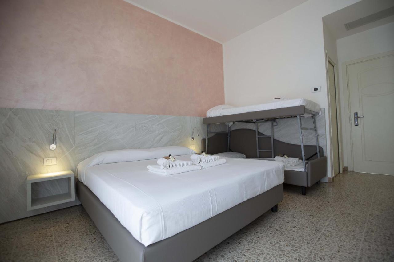 Hotel Confort Rimini Dış mekan fotoğraf