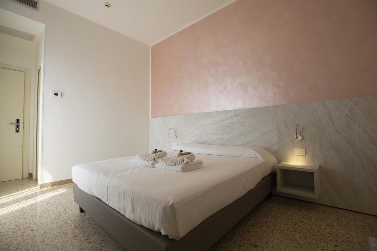 Hotel Confort Rimini Dış mekan fotoğraf